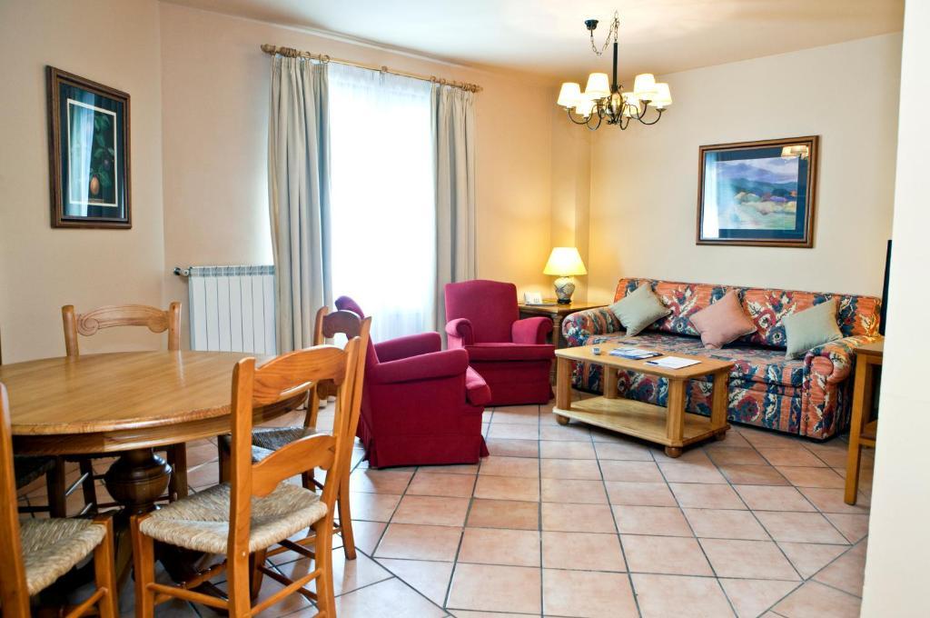 Two-Bedroom Apartment,48308167:JPEG
