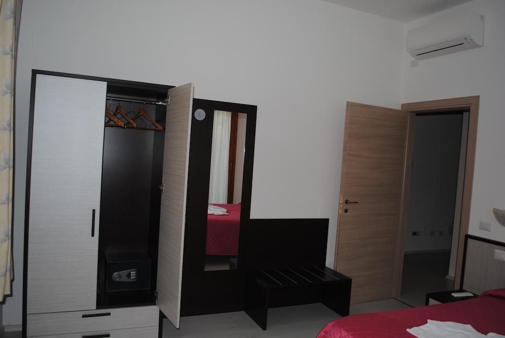 Standard Double Room Ground Floor,52264430:JPEG