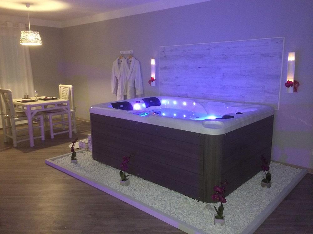 Suite Jacuzzi & Swimming Pool,497462862:JPEG