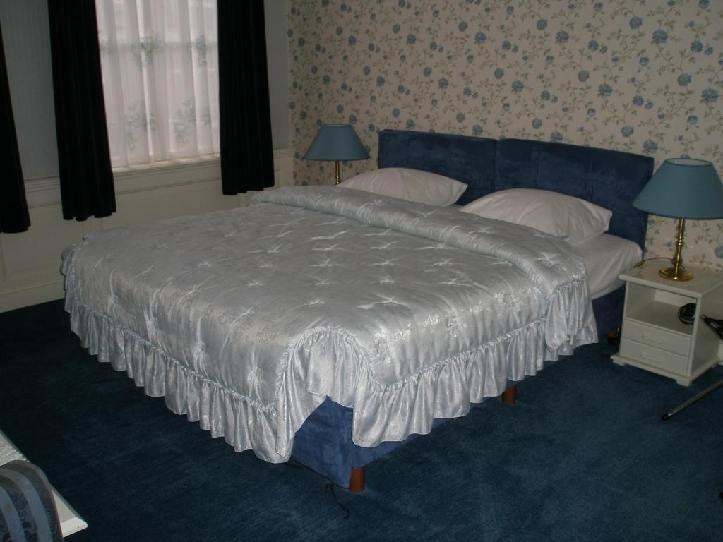 Deluxe Double Room,704970493:JPEG
