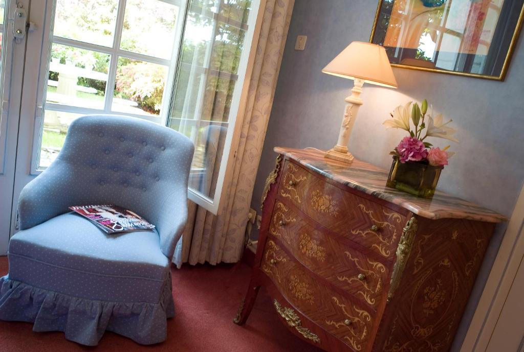Room 1 or Pavillon Garden View
