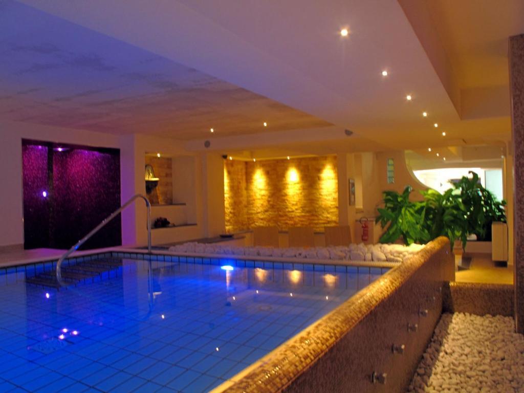 Double or Twin Room Spa Access,50451880:JPEG
