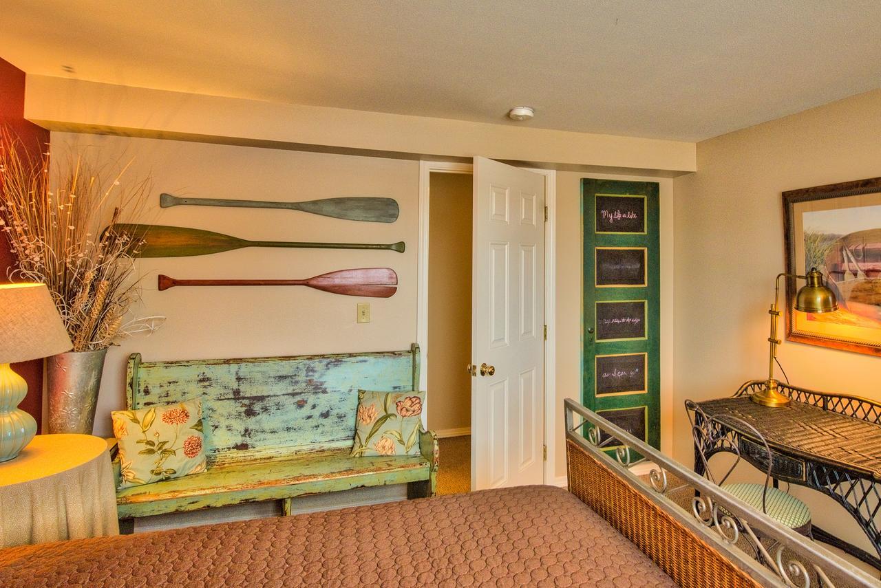 Deluxe One-Bedroom Suite No Pets