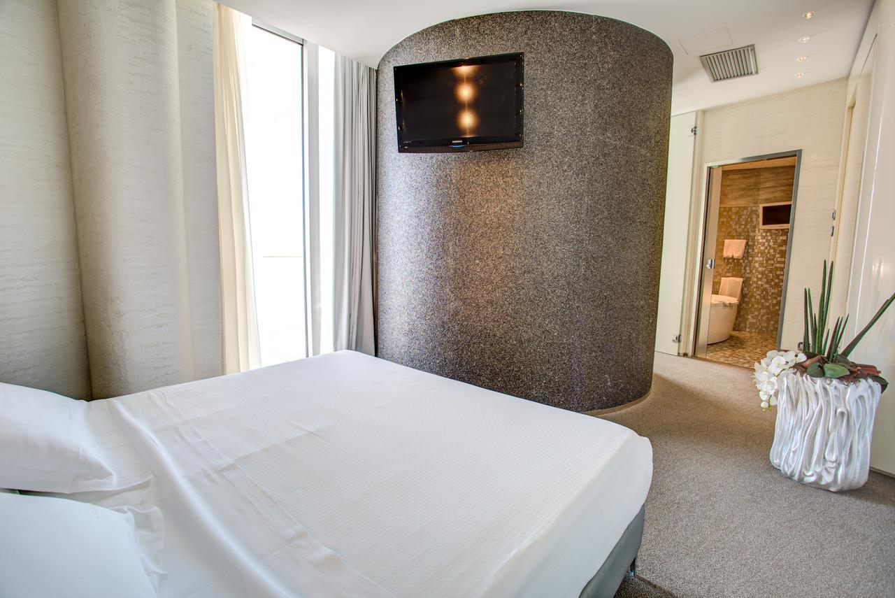 Luxury Two-Bedroom Suite - Split Level with sea view,110245638:JPEG