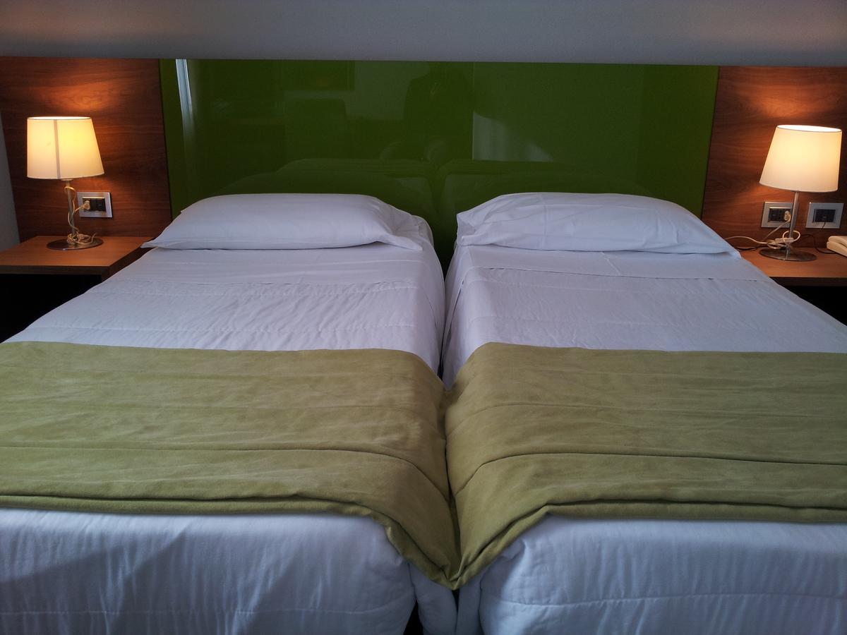 Deluxe Double Room,705296728:JPEG