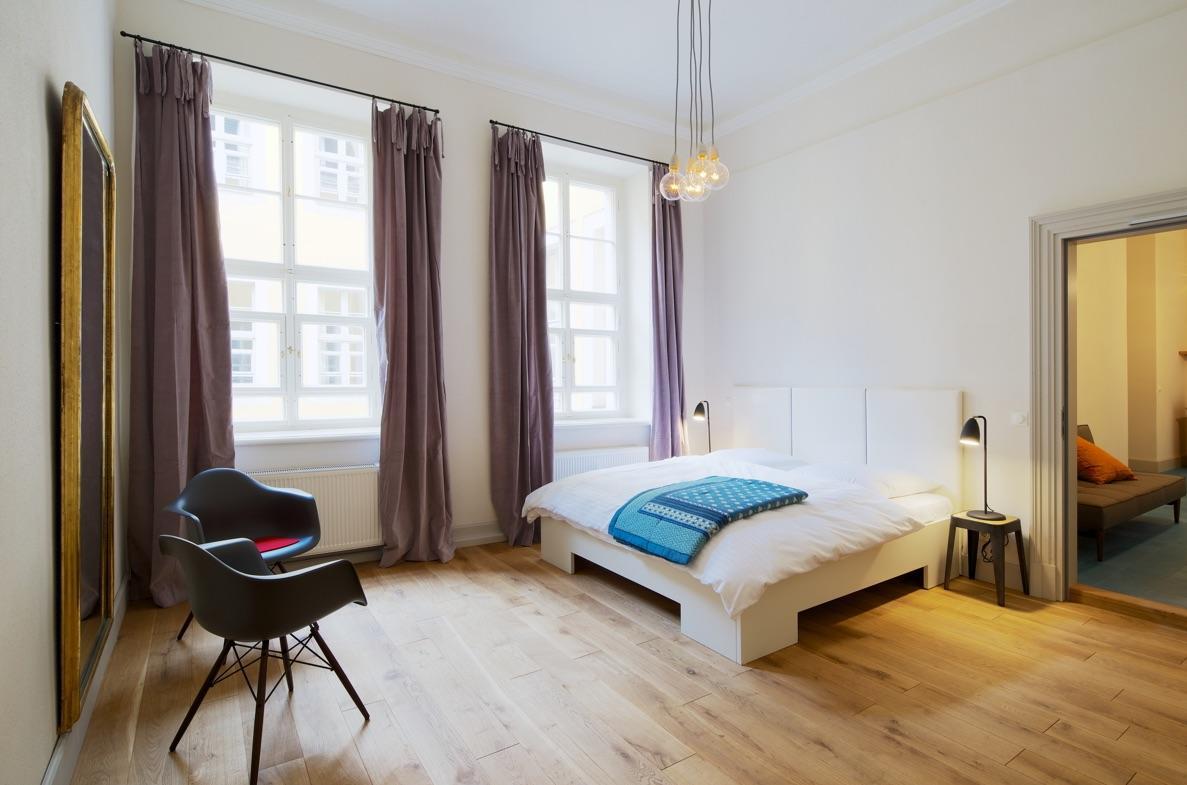 One-Bedroom Apartment Sofa Bed
