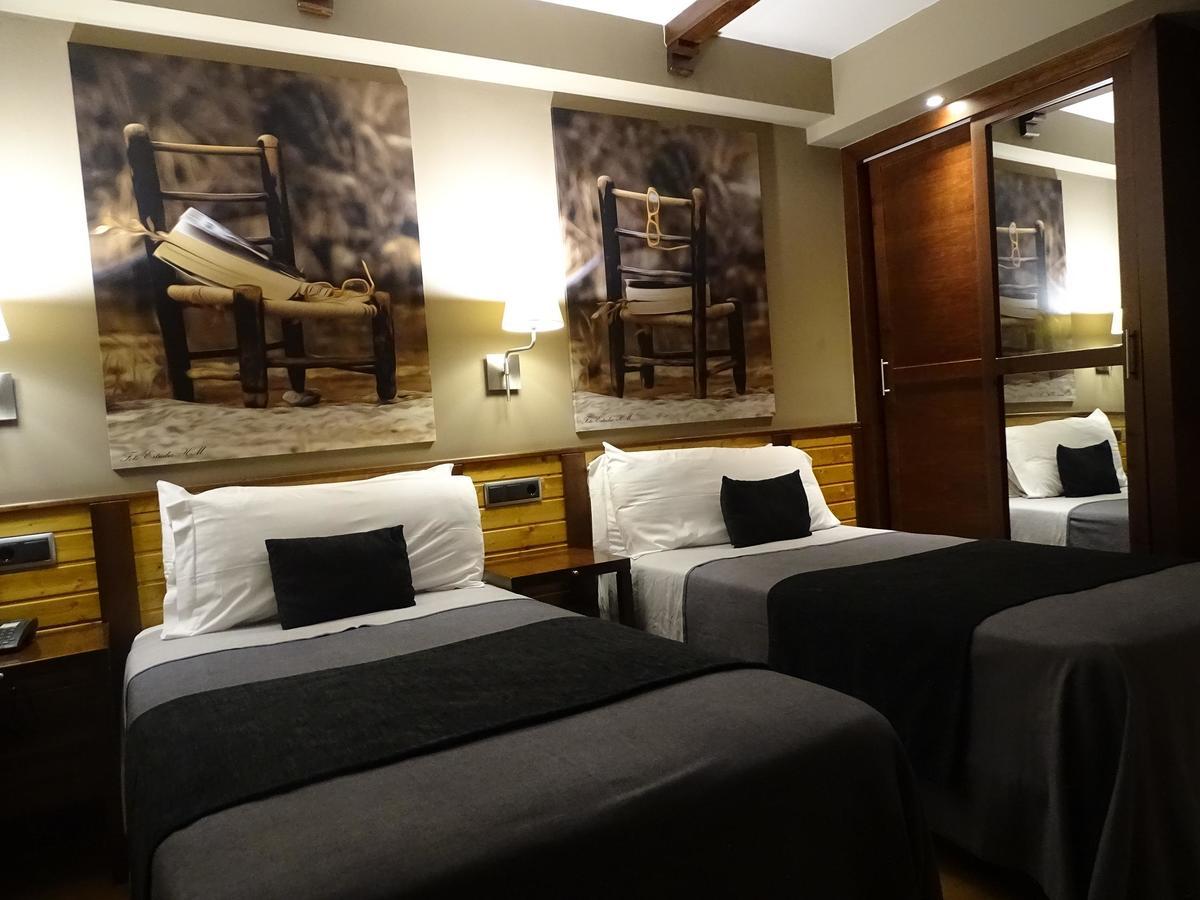 Twin Room Interior,1417620948:JPEG