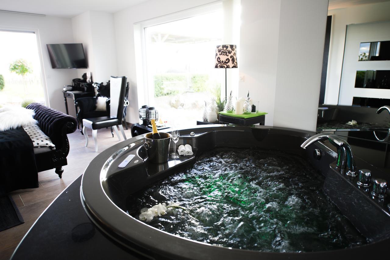 Spa Suite Spa Bath Lake View,509496675:JPEG