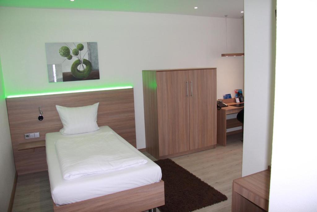 Single Room,52752445:JPEG
