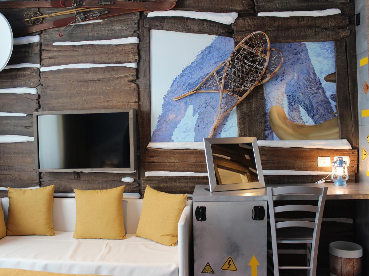 Arctic Standard Room