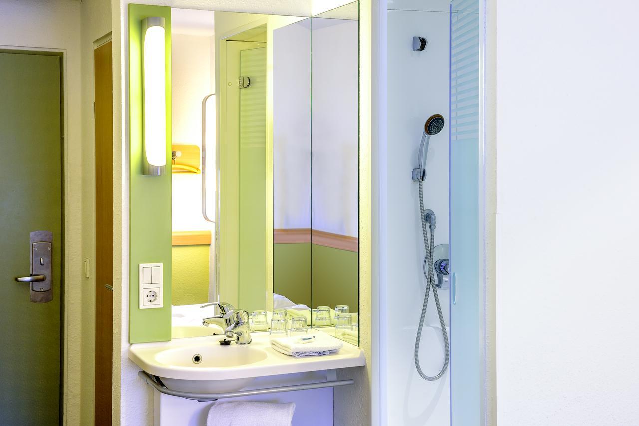 Double Room,1743004211:JPEG