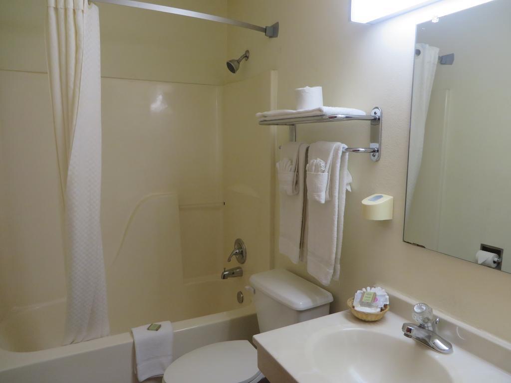 Double Room with Two Double Beds - Smoking