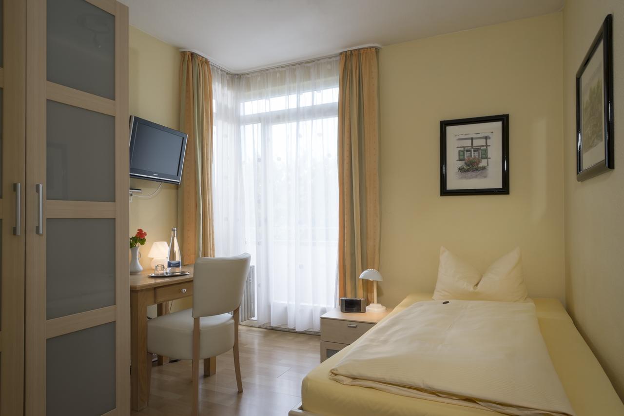 Single Room,912138247:JPEG