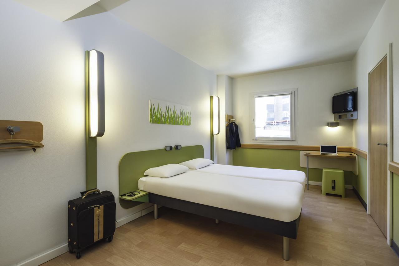 Twin Room,1742850057:JPEG