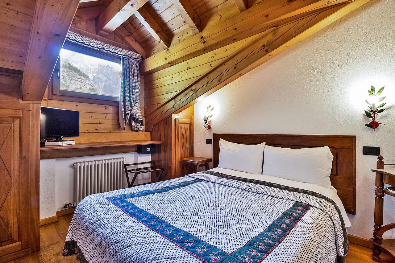 Double Room,1356064757:JPEG