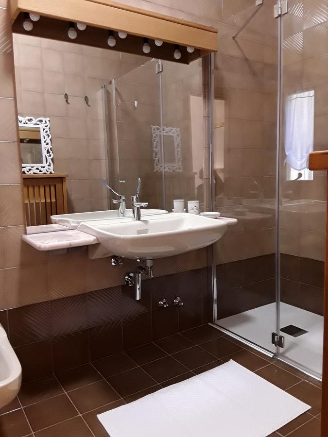 Large Double Room,545904438:JPEG