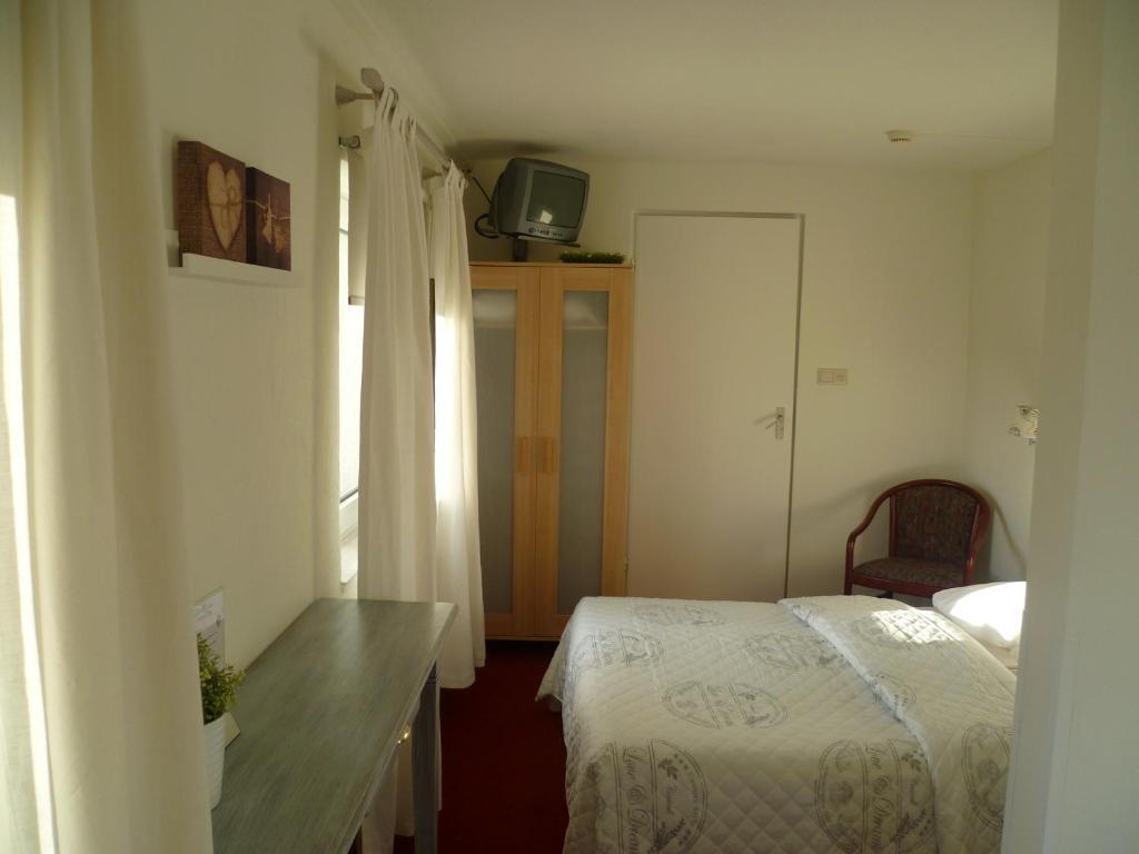 Family Room,52163159:JPEG