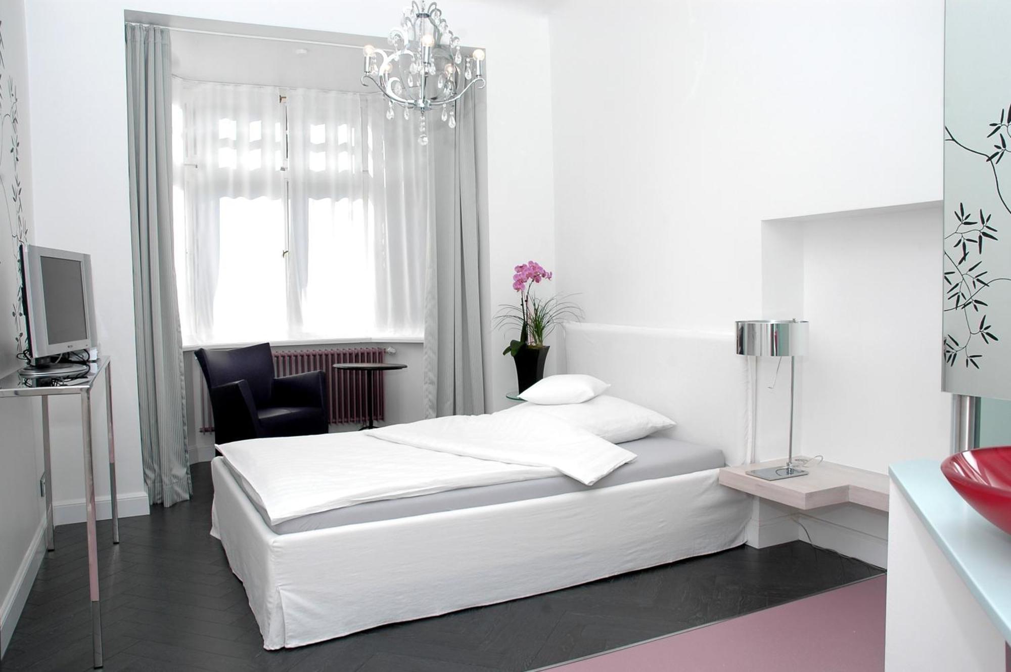 Budget Double Room,110594823:JPEG