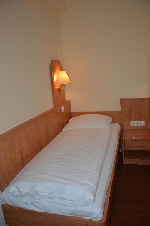 Single Room,1648889401:JPEG