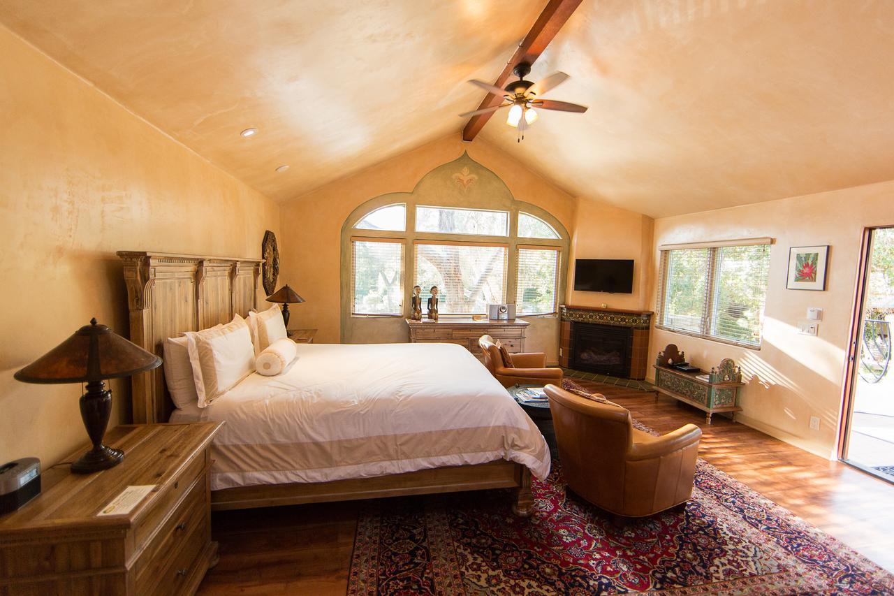 Treehouse Studio - King Bed