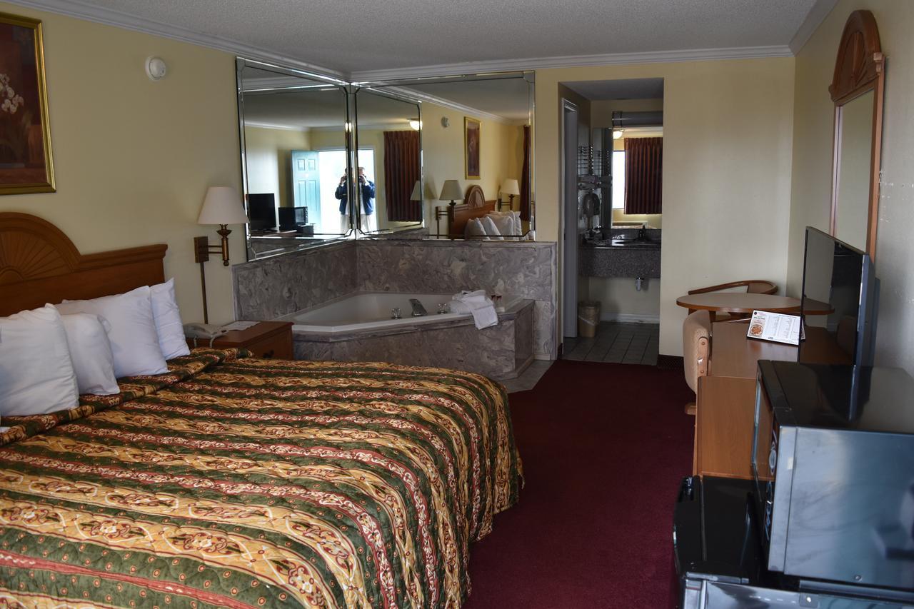 Suite with Hot Tub