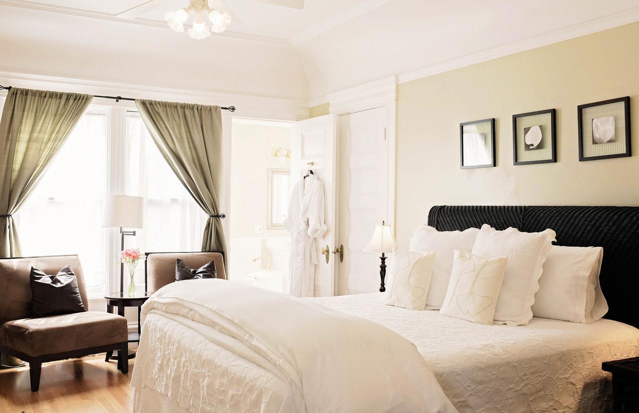 Deluxe Suite 2