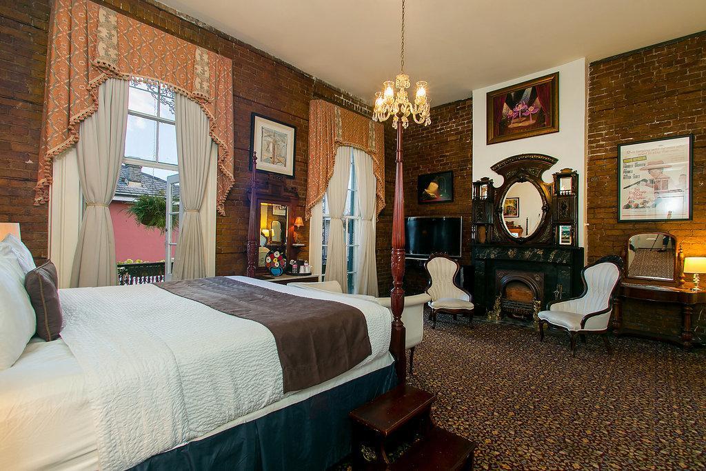 Deluxe King Room with Balcony
