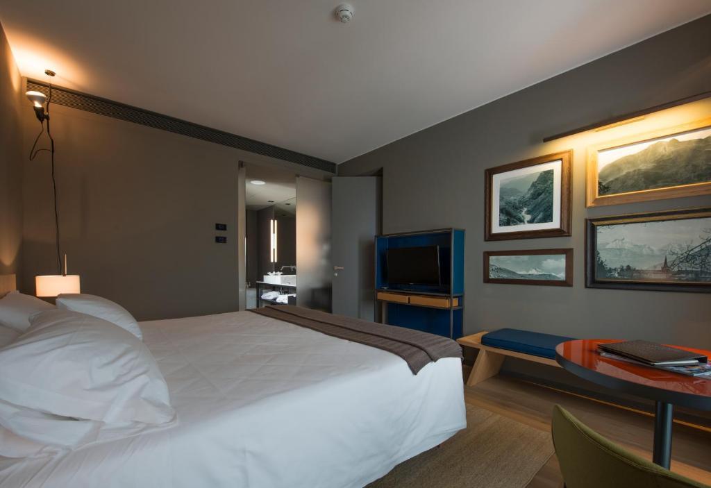 Deluxe Double or Twin Room Spa Access
