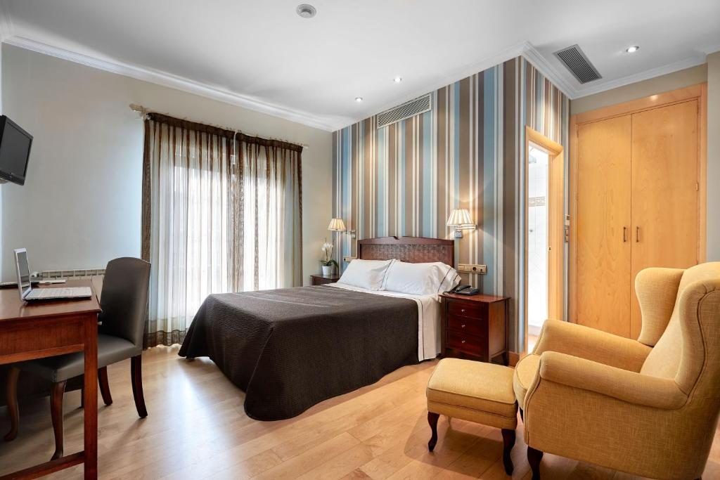 Standard Queen Room