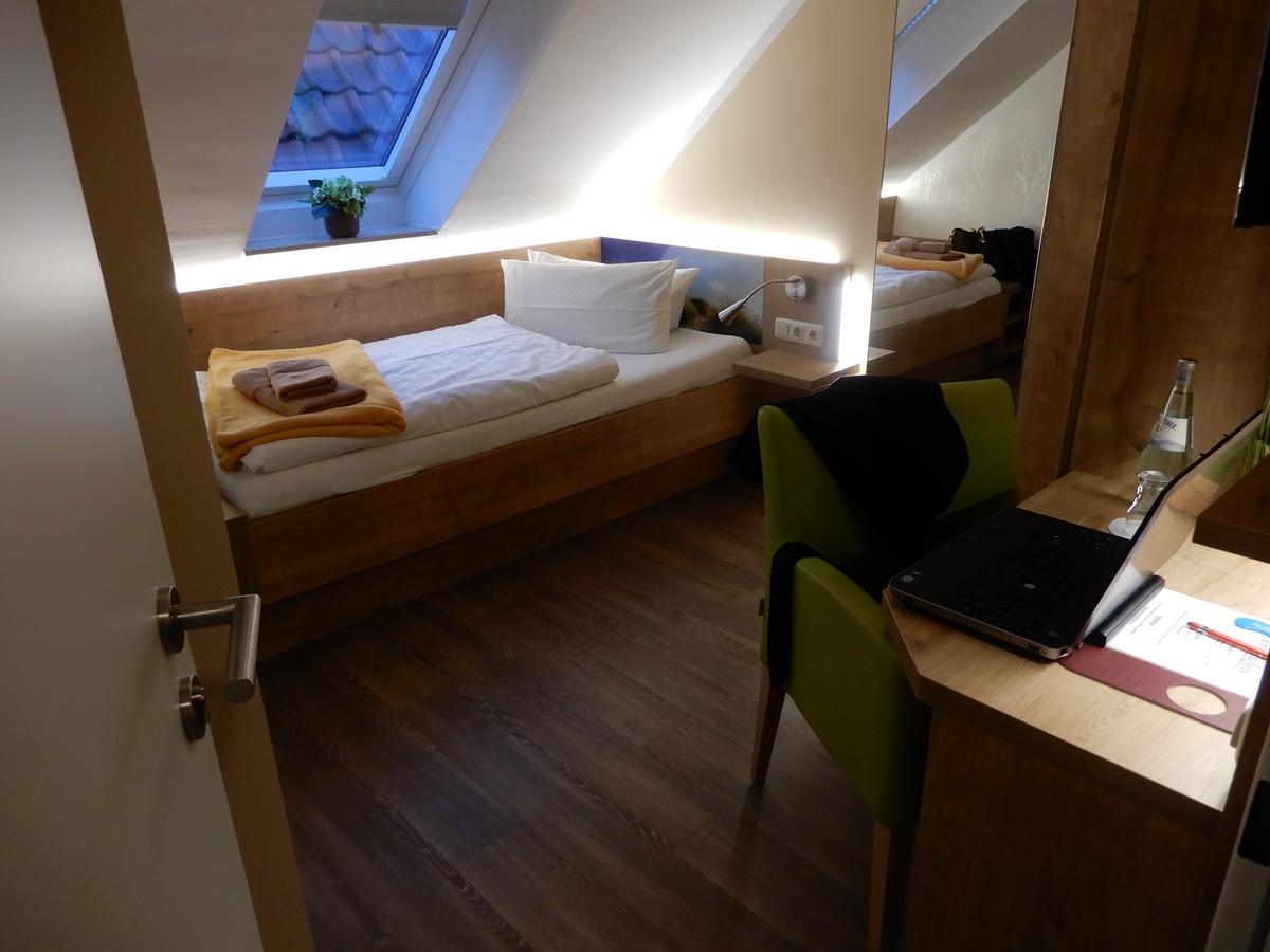 Single Room,534708777:JPEG