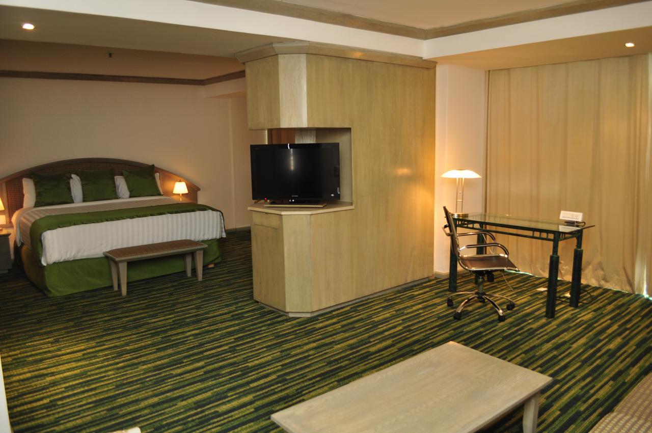 Studio King Suite