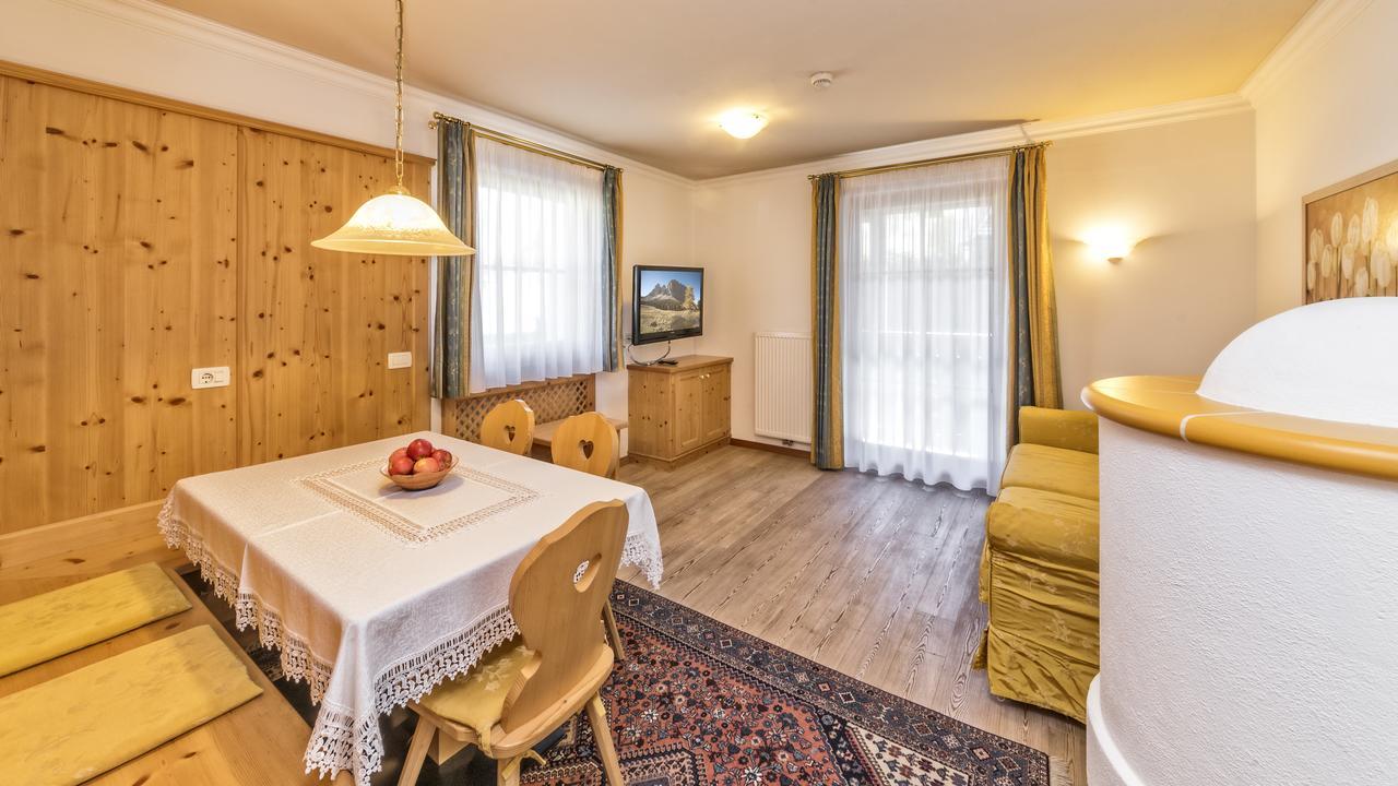 Two-Bedroom Apartment Balcony,1018441492:JPEG
