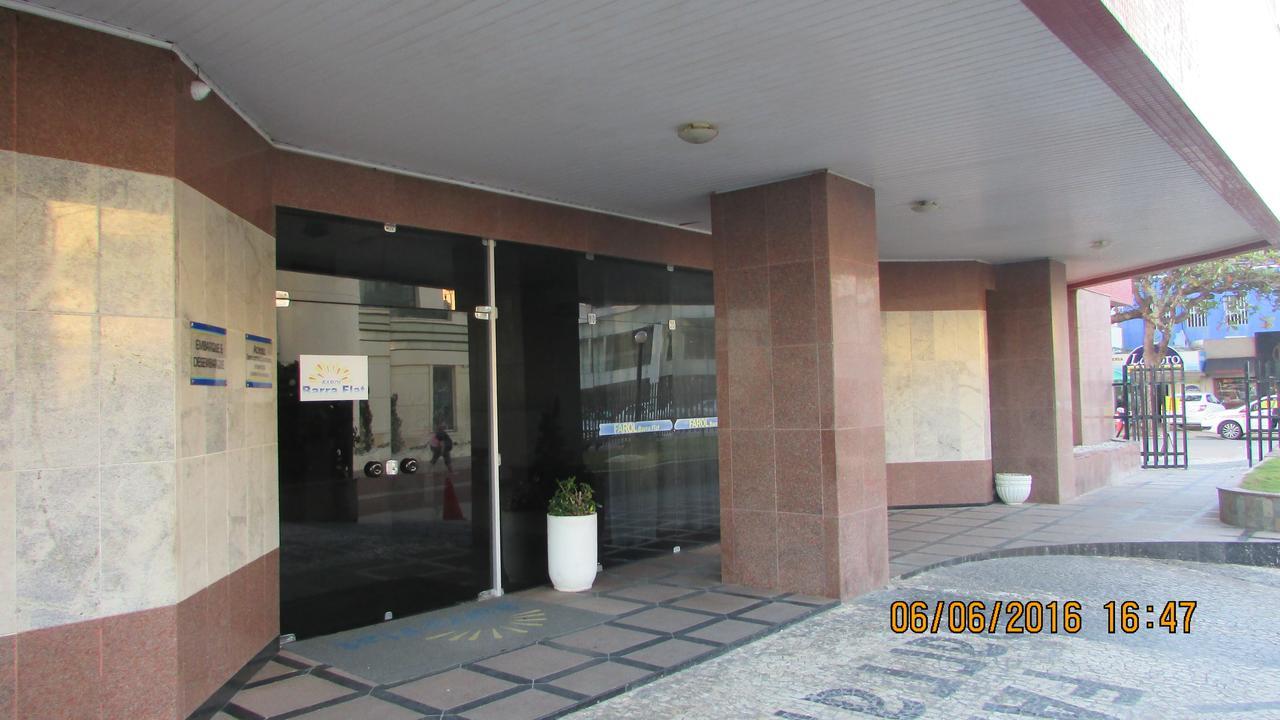 Apartamento com Vista Parcial para o Mar