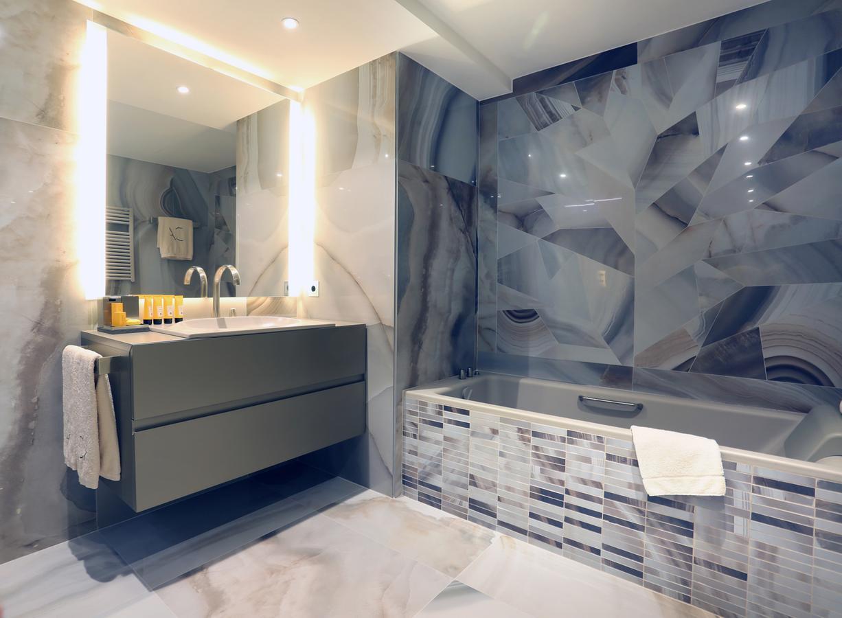 Large One-Bedroom Apartment,535863261:JPEG