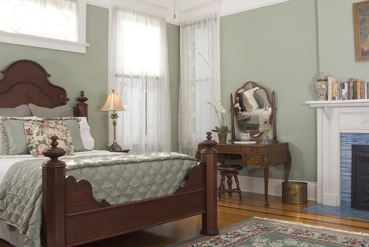 Queen Room Twin Bed
