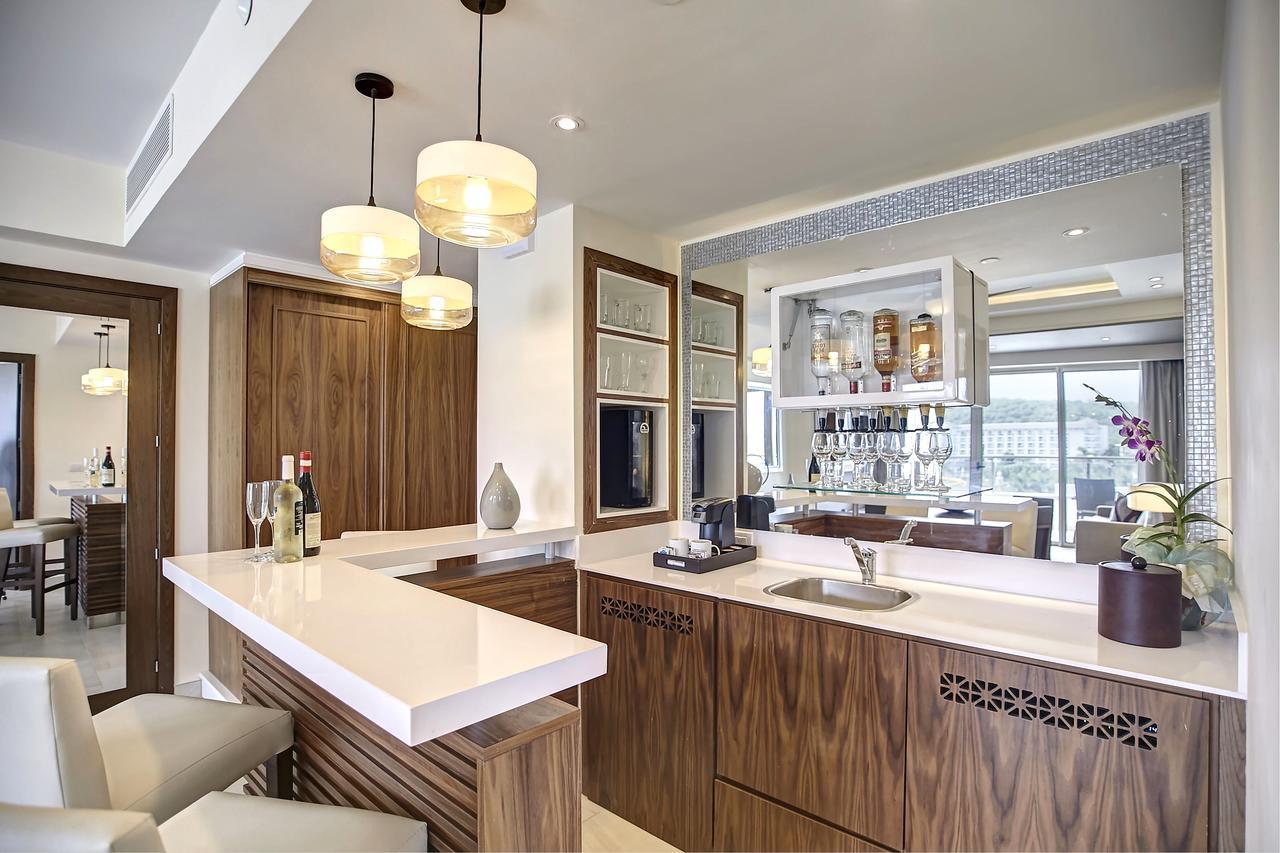 Luxury Presidential One Bedroom Swim Out Diamond Club,535970310:JPEG