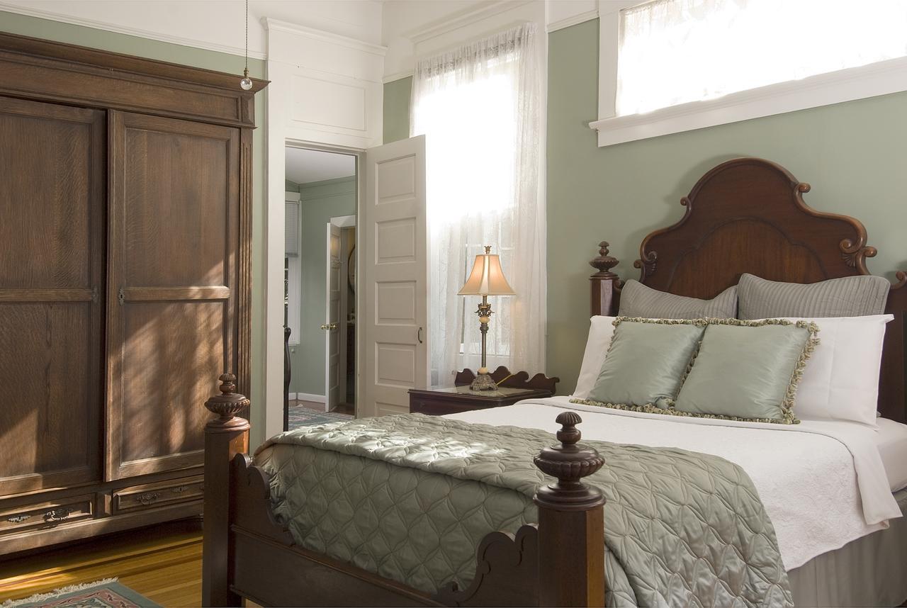 Queen Room Twin Bed
