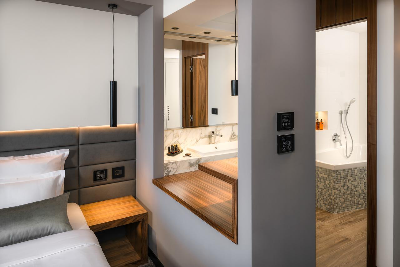 Deluxe Double Room Side Sea View