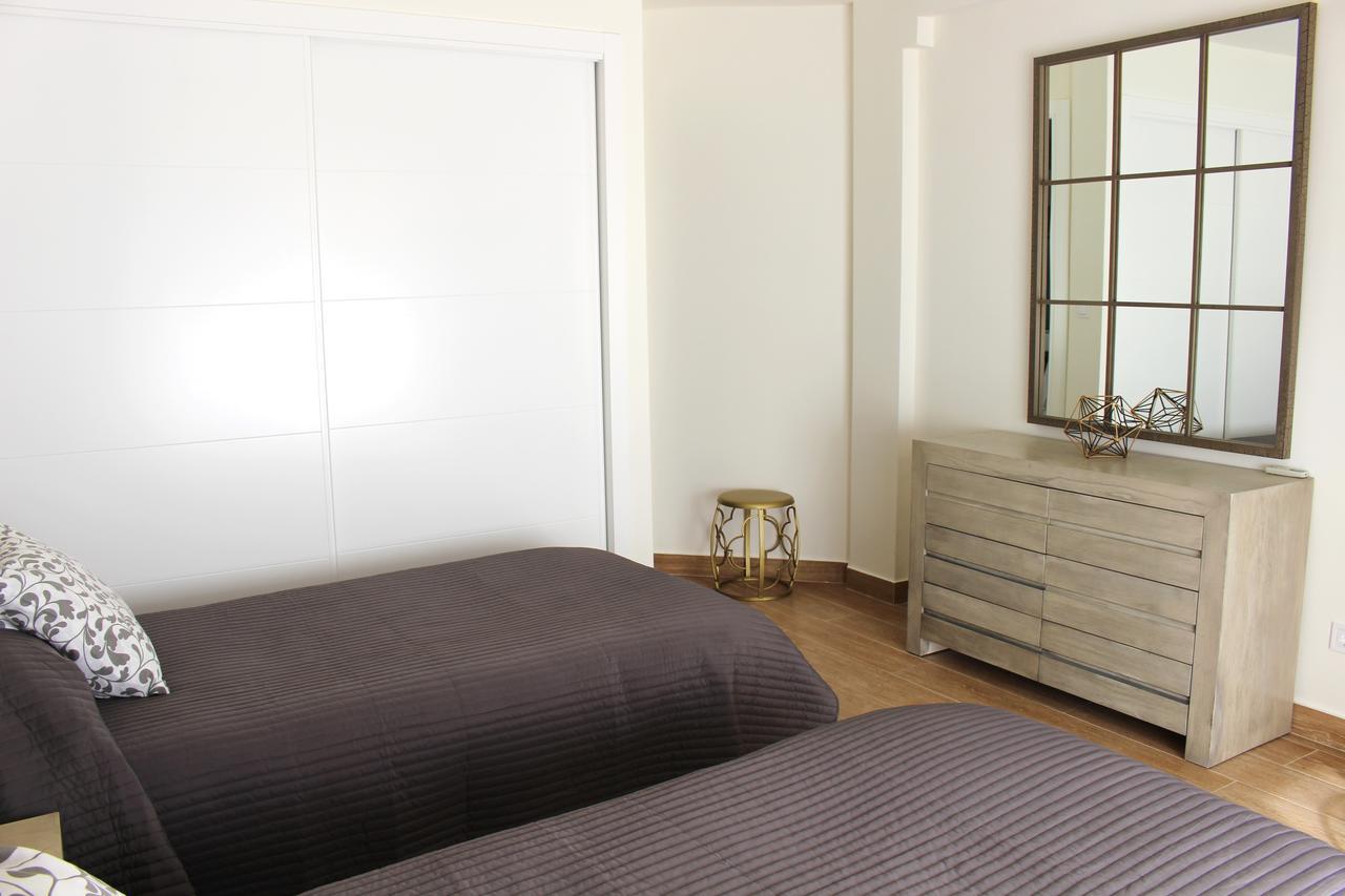 One Bedroom Apartment Sea View