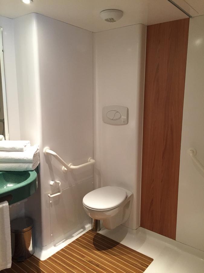 Standard King Room Disability Access