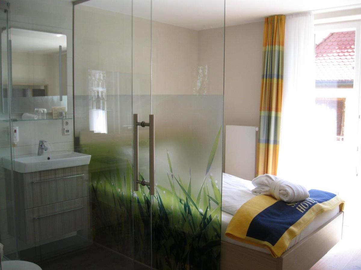 Single Room to the side,537401295:JPEG