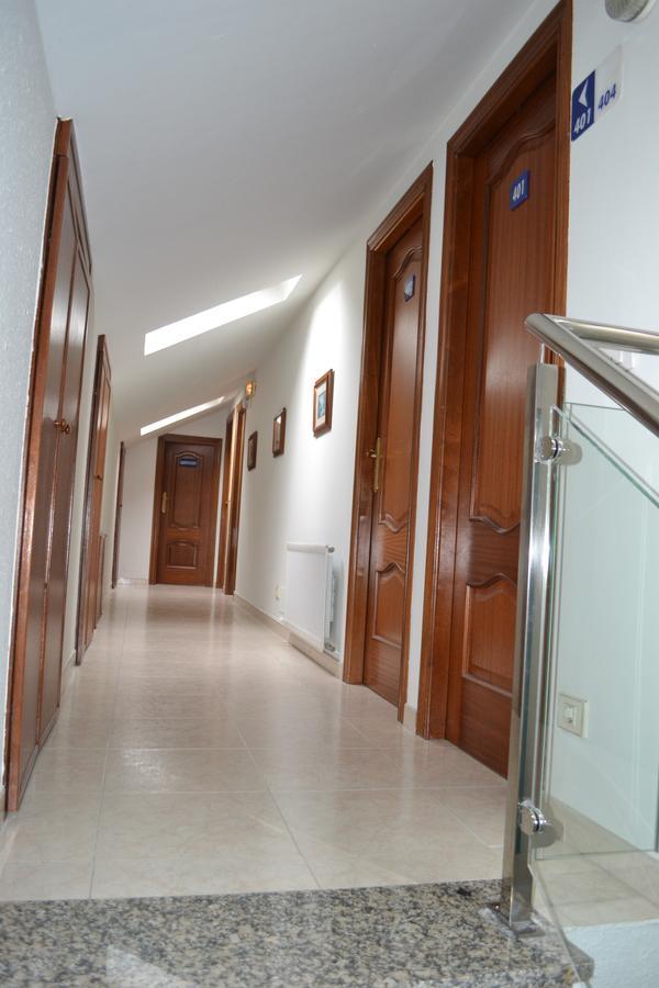 Single Room Shared Shower Toilet