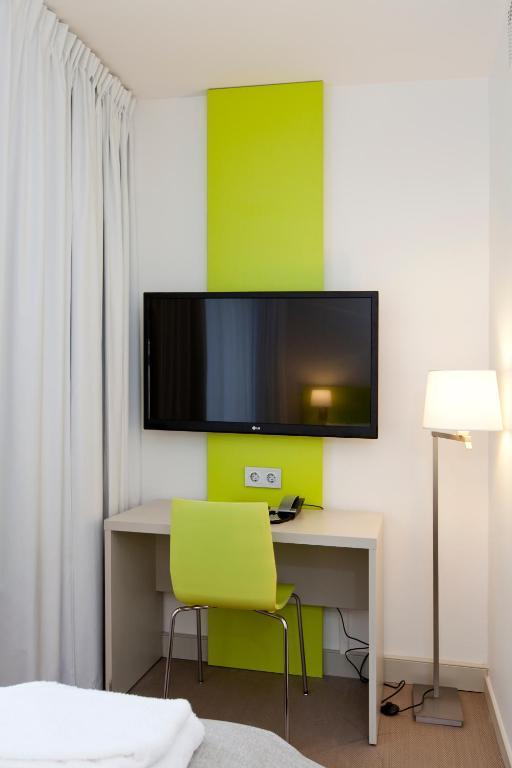 Twin Room,1708114052:JPEG