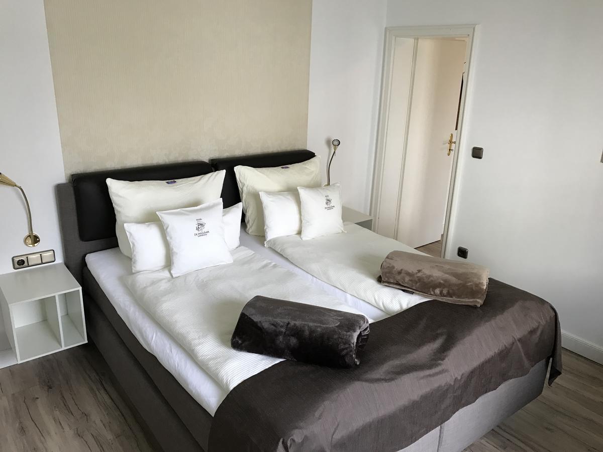 Standard Suite,539858898:JPEG
