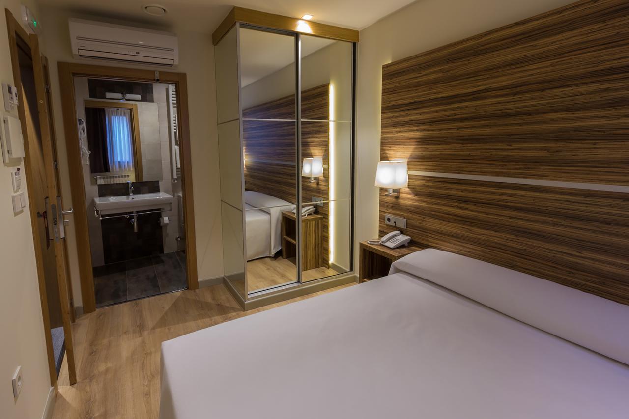 Single Room,543079812:JPEG