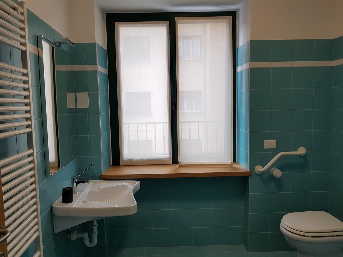 King Room Roll Shower Disability Access