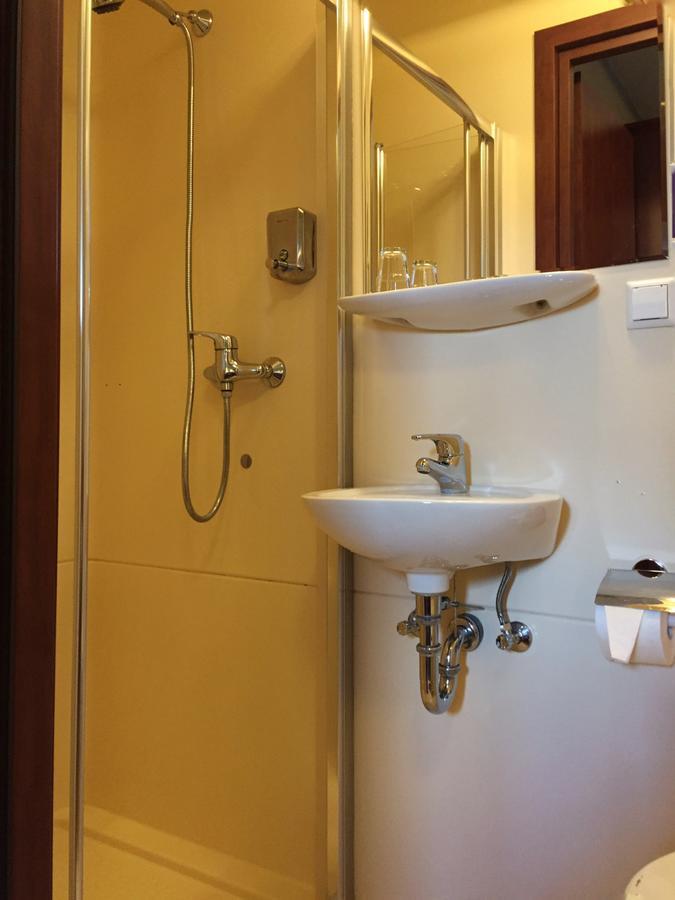 Single Room,543277188:JPEG