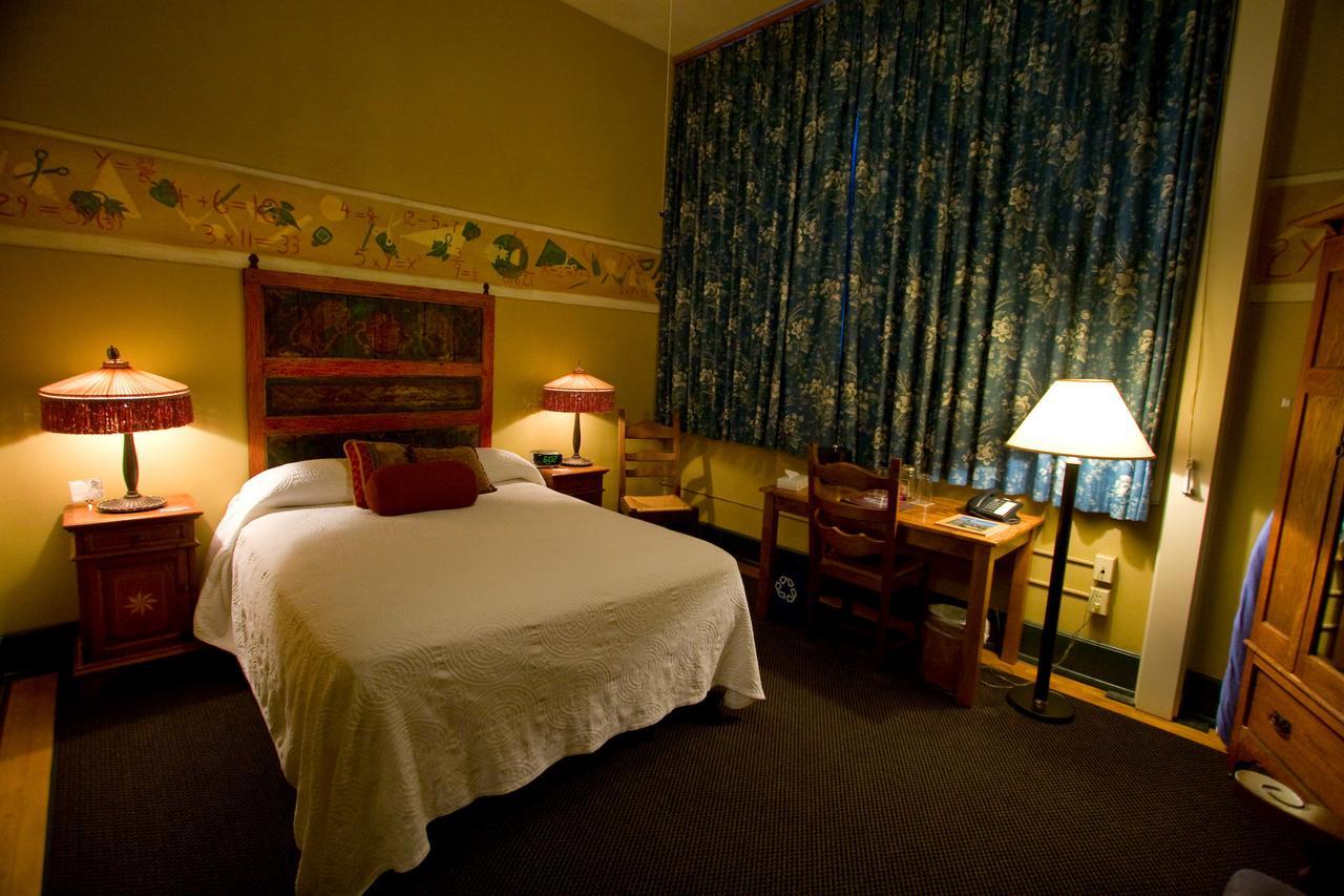 Queen Room
