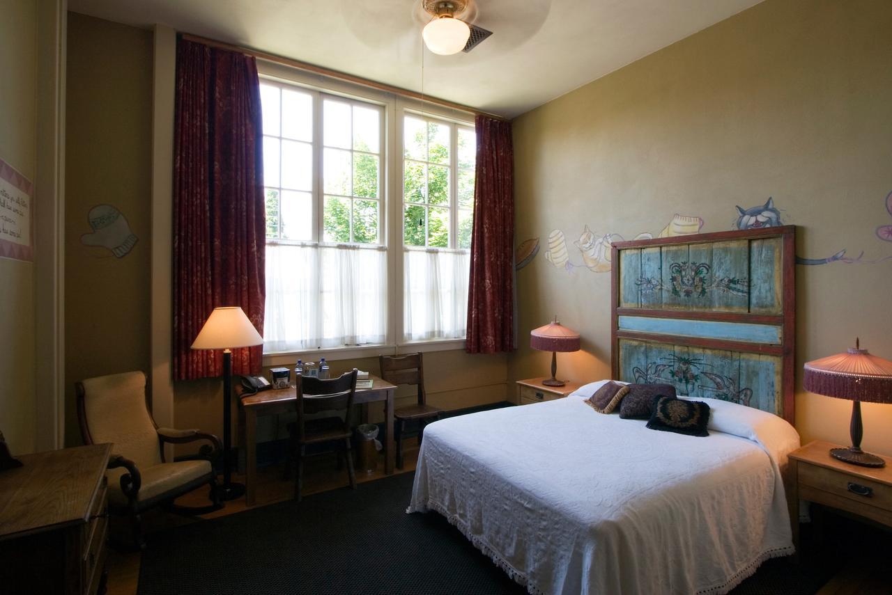 Queen Room