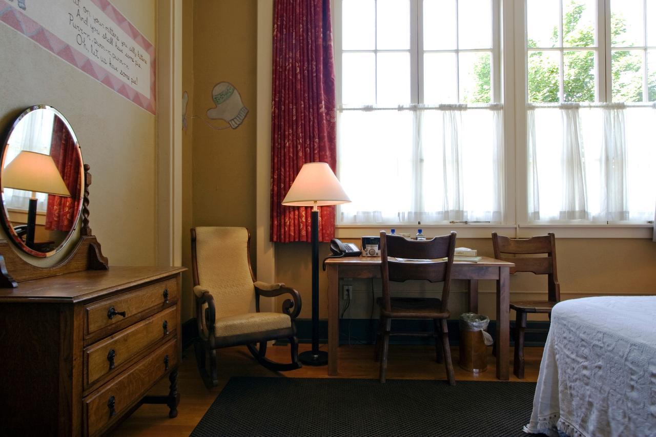 Queen Room